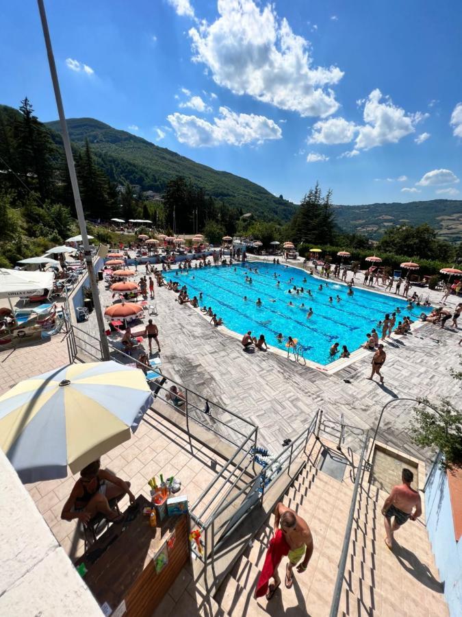 Albergo Ristorante La Torretta Кастильоне-деи-Пеполи Экстерьер фото