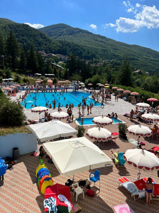Albergo Ristorante La Torretta Кастильоне-деи-Пеполи Экстерьер фото