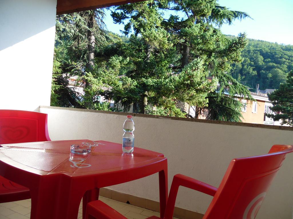 Albergo Ristorante La Torretta Кастильоне-деи-Пеполи Экстерьер фото